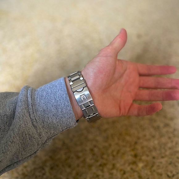 TISSOT STAINLESS STEEL WATCH WITH SAPPHIRE CHRYSTAL FACE - Picture 3 of 4